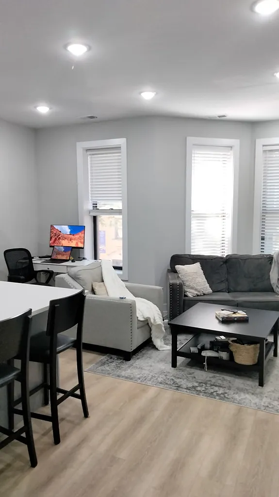 2 bed, 1150 sqft, $4,275 — Photo 3
