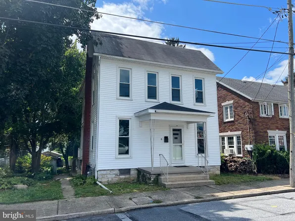 8 E Carpenter Ave, Myerstown, PA 17067