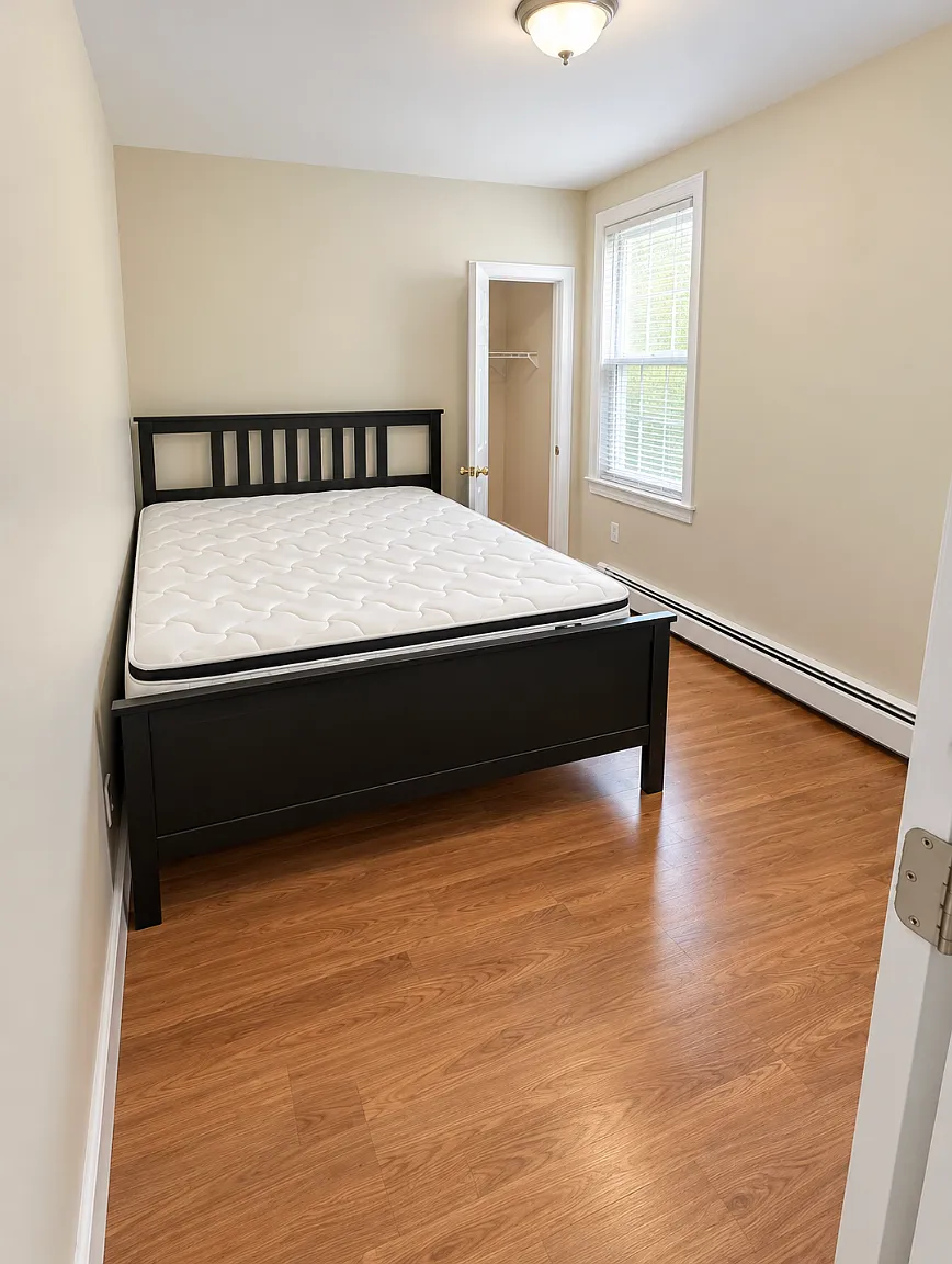 3 bed, 980 sqft, $2,350 — Photo 3