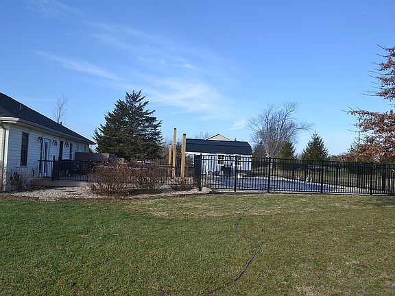 5th image of 564 Leslie Dr