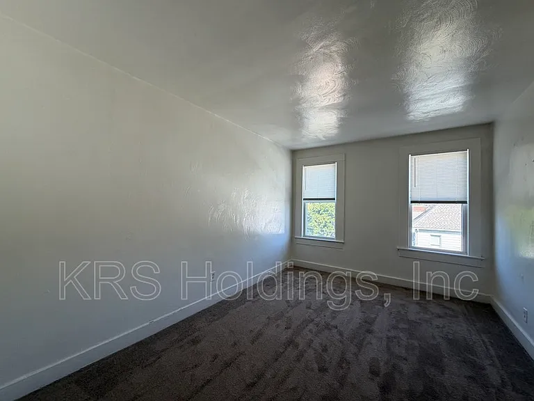 325 W 31st St #6 — Photo 5