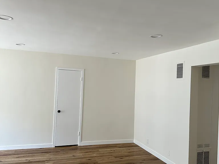 1123 S Sherbourne Dr #102 — Photo 6