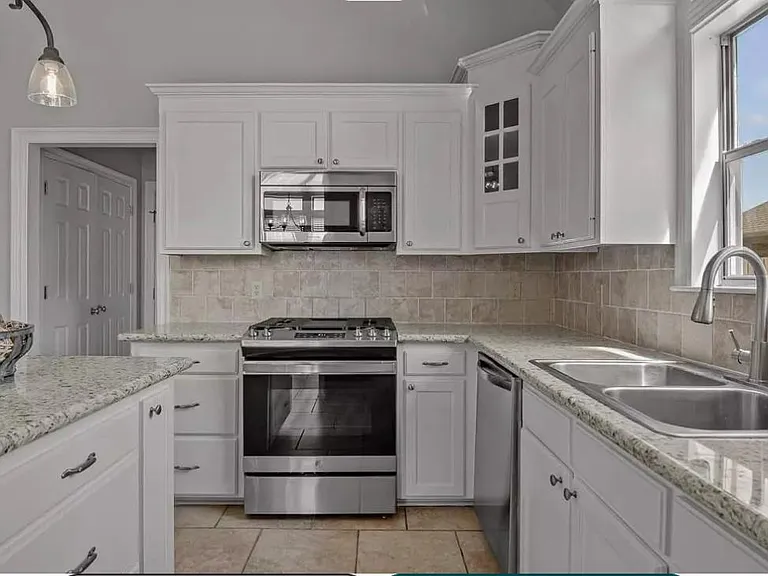 13080 Dutchtown Lakes Dr — Photo 2