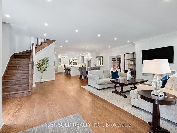 3rd image of 8 Hackmore Ave