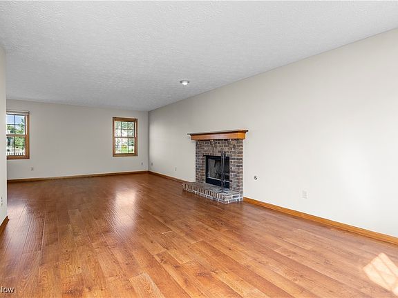 5th image of 8256 Halle Cir