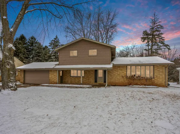 1960 Palisades Dr, Appleton, WI 54915