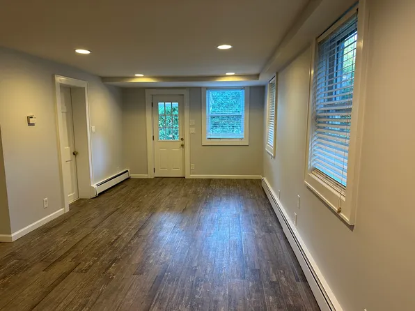 (undisclosed Address), Centerport, NY 11721