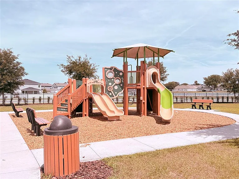 1084 Papaya Cir — Photo 36