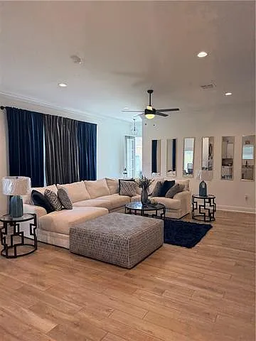 4 bed, 2.0 bath, 2029 sqft, $2,600 — Photo 3