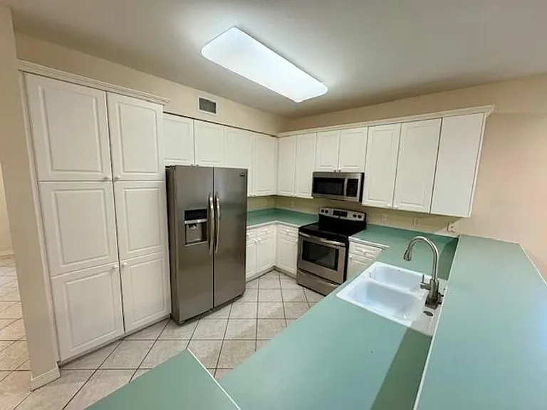 406 Westlake Ct — Photo 5