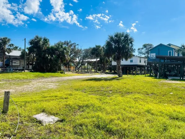 137 W 8th Ave, Horseshoe Beach, FL 32648
