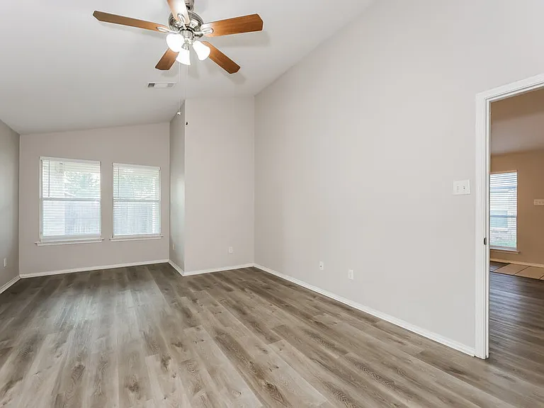1108 Boxwood Dr — Photo 9