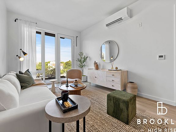 4th image of 50 E 10th St #547