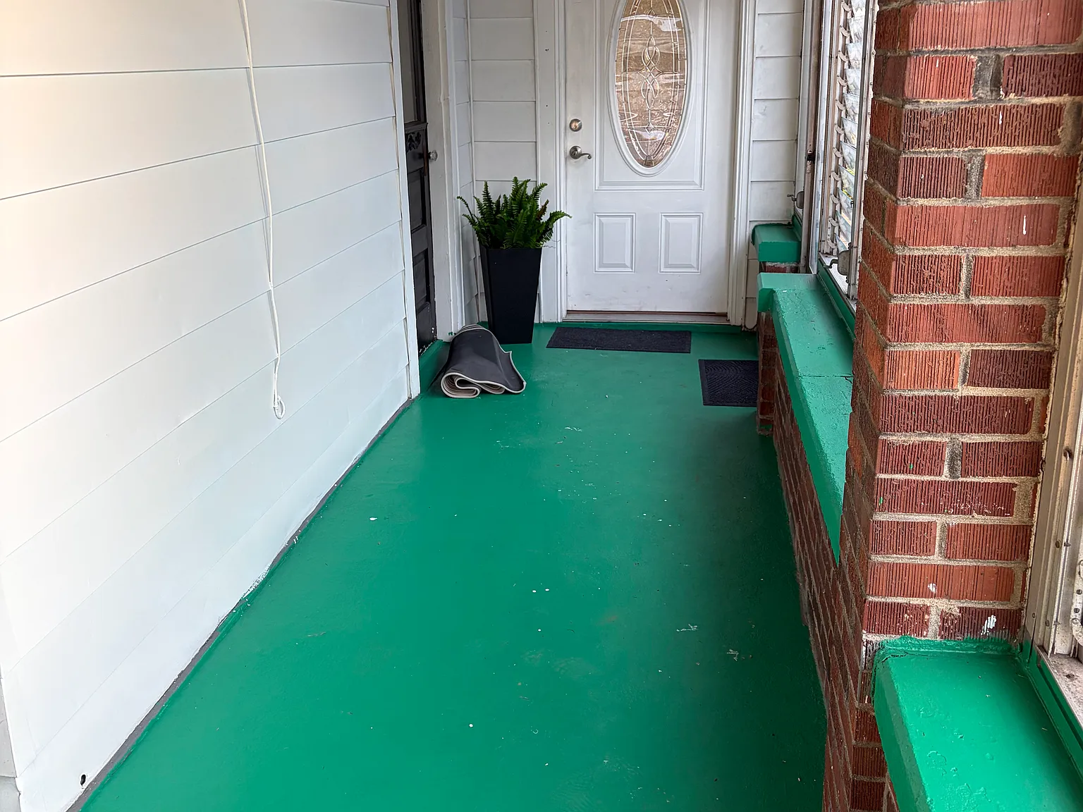553 Lilly Ave — Photo 2