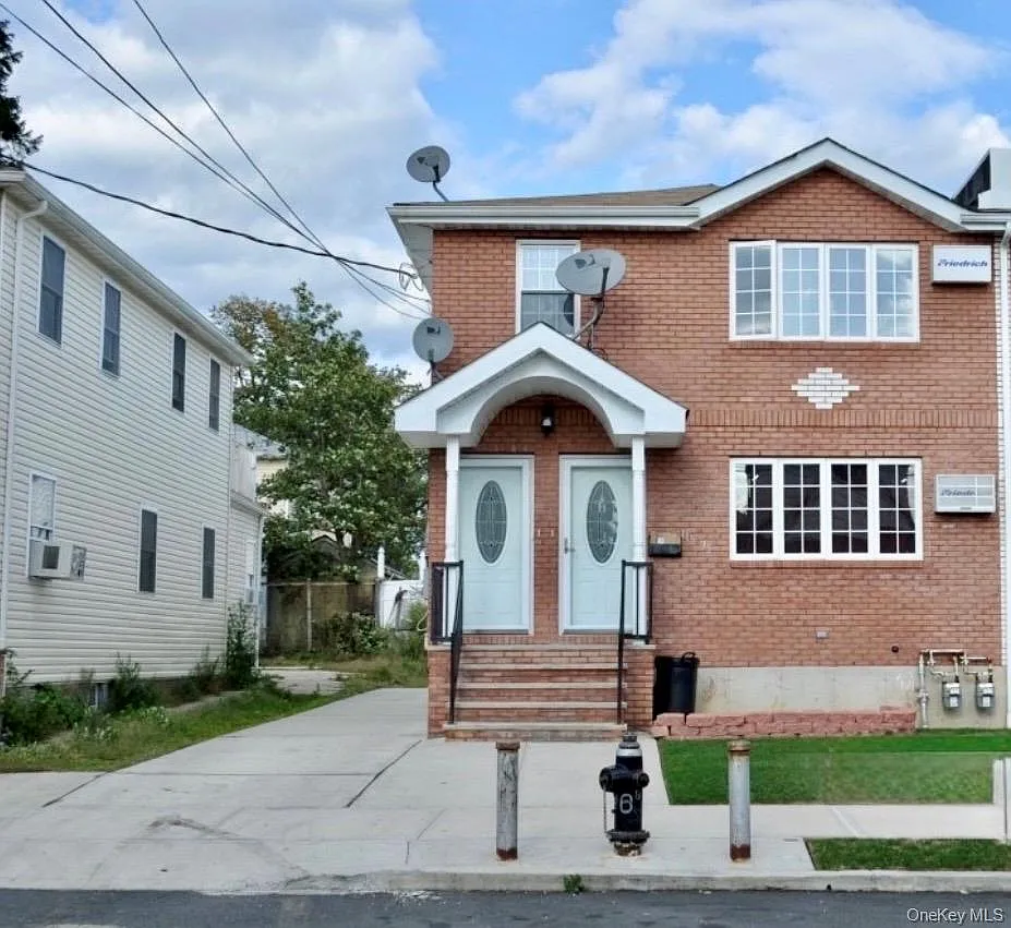 3 bed, 2.0 bath, 2250 sqft, $3,800 — Photo 1