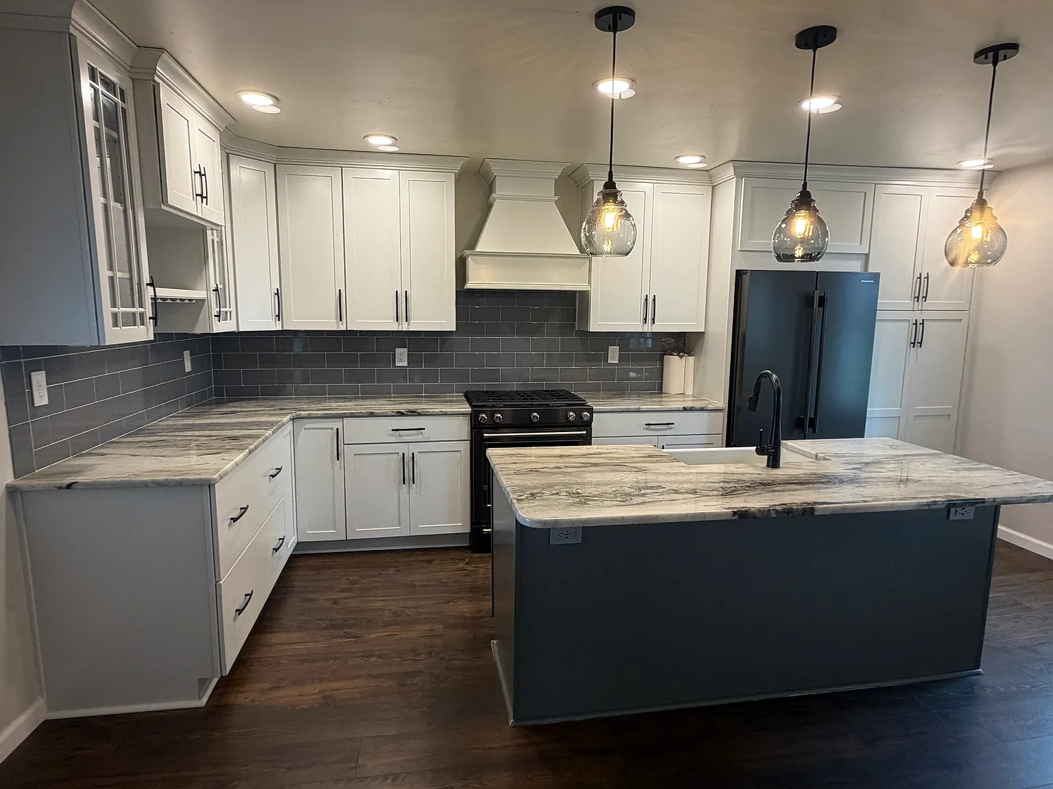 4 bed, 1.5 bath, 2200 sqft, $2,500 — Photo 4
