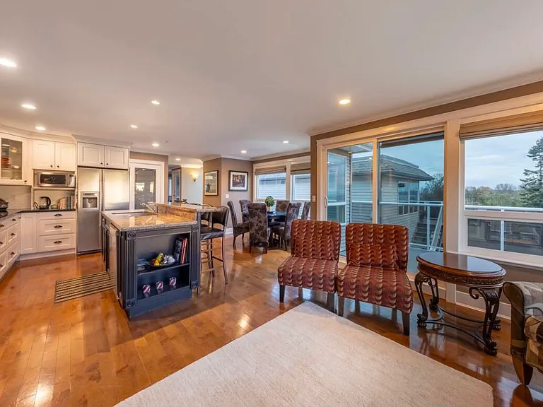 877 Stevens St #2 — Photo 4