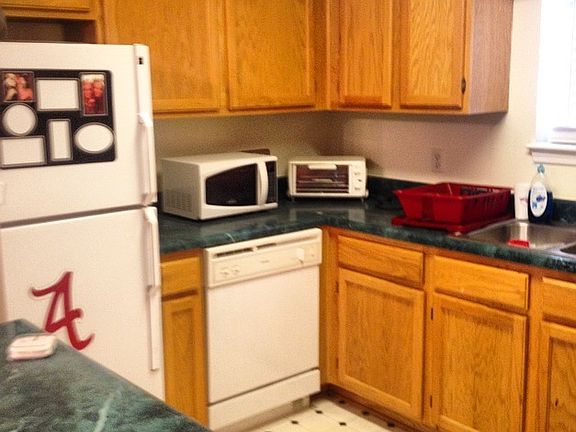 4th image of 986-988 Parkview Dr