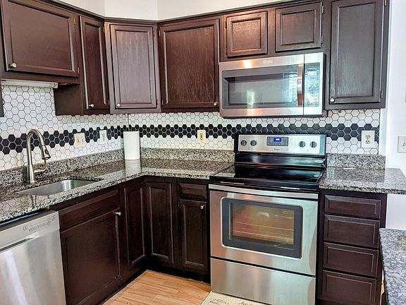 3rd image of 203 Staunton Ct