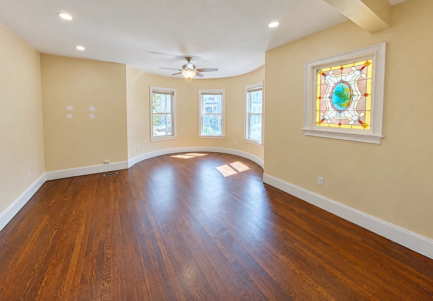 4 bed, 1237 sqft, $7,595 — Photo 1