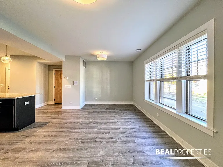 916 Crain St #1 — Photo 3