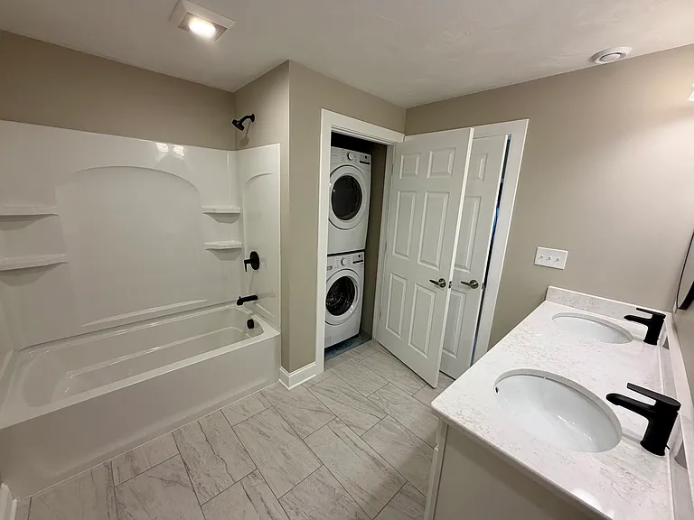 347-355 Main St #7 — Photo 6