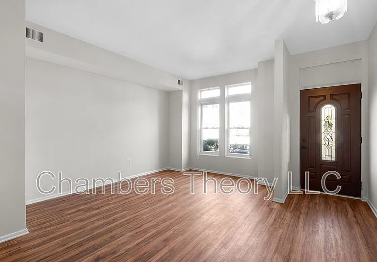 1309 Emerald St NE — Photo 8