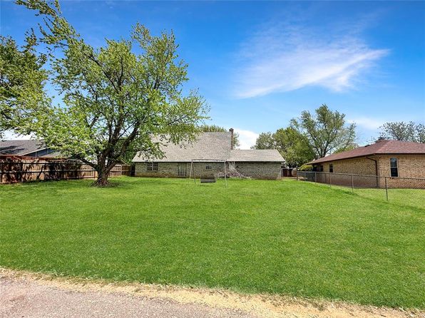 211 Cedar Ave, Elk City, OK 73644