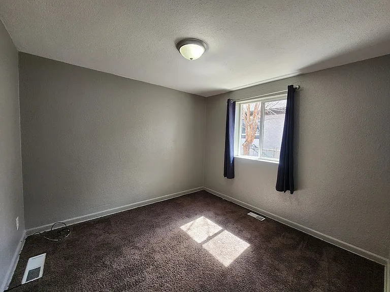 1308 N Moline St — Photo 13