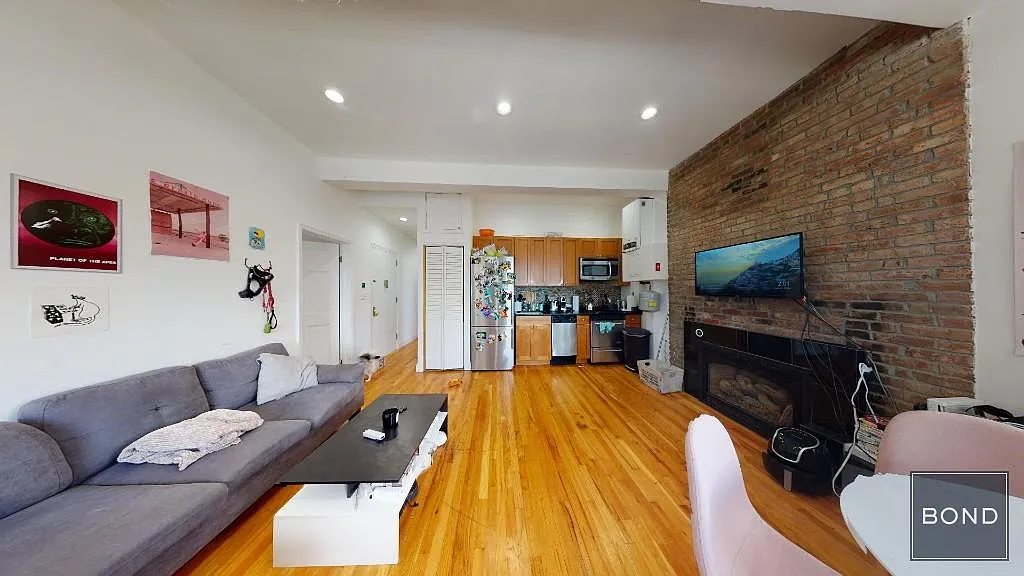 Building Photo - 207 2nd Ave #5F