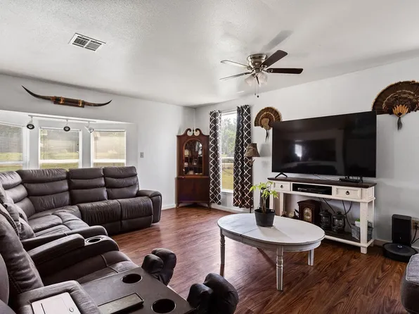 302 S Hill St, Meridian, TX 76665