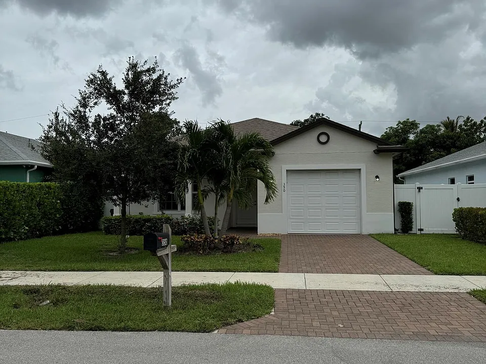 1031 Mango Dr