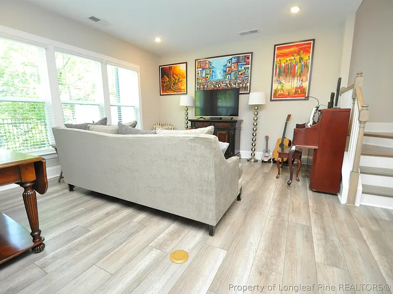 1004 Pyrenees Way — Photo 8