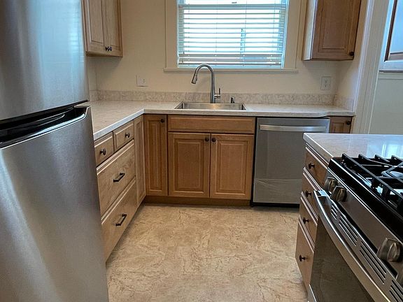 5th image of 1830 Gough St #1