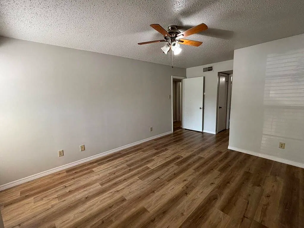 1250 Henckley Ave — Photo 2