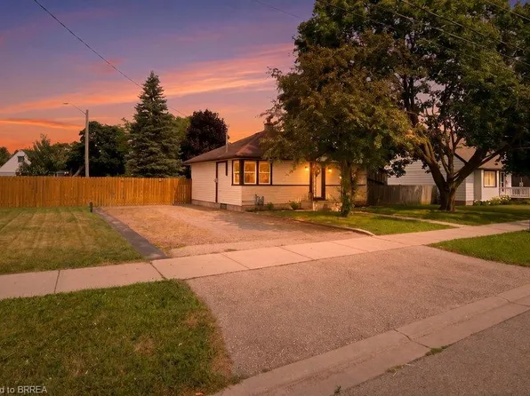27 Frank St, Brantford, ON N3T 5C8