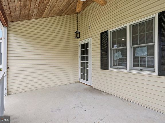 4th image of 16 Park Dr