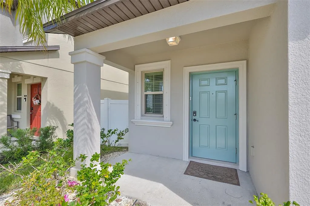 5 bed, 2.5 bath, 2415 sqft, $2,700 — Photo 2