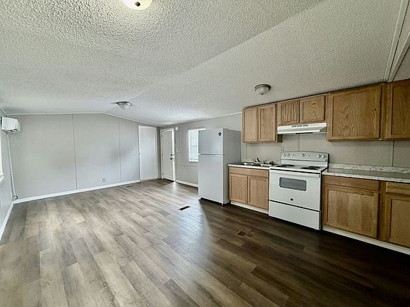 3rd image of 1250 Lakeview Dr #27
