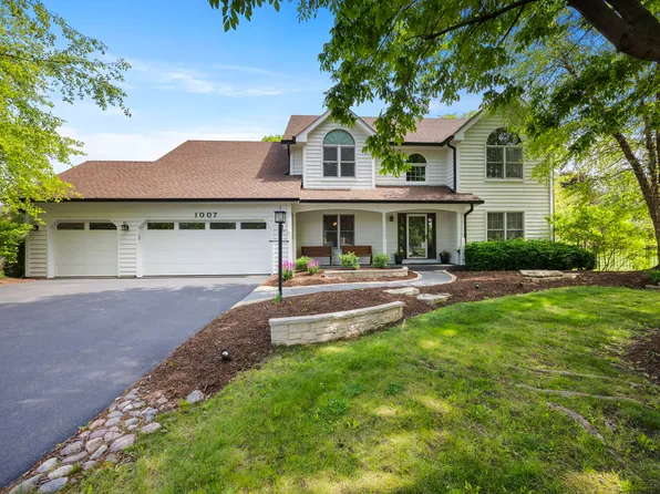 1007 Book Ct, Naperville, IL 60540