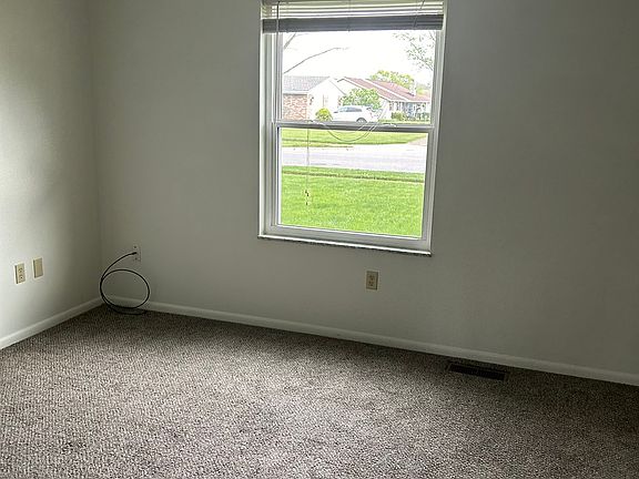 3rd image of 488 Heather St