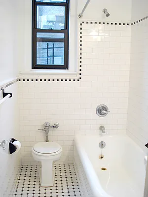 Rented by LIVING QUARTERS NY INC | media 10