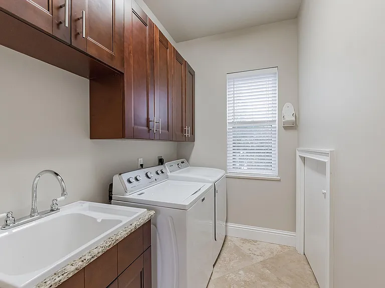 2850 Coco Lakes Ct — Photo 10