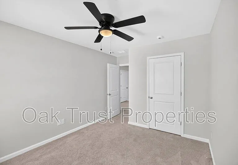 147 Cloverleaf St — Photo 22
