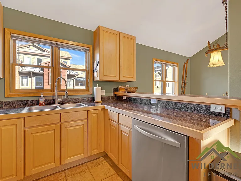 729B Meadow Dr — Photo 8