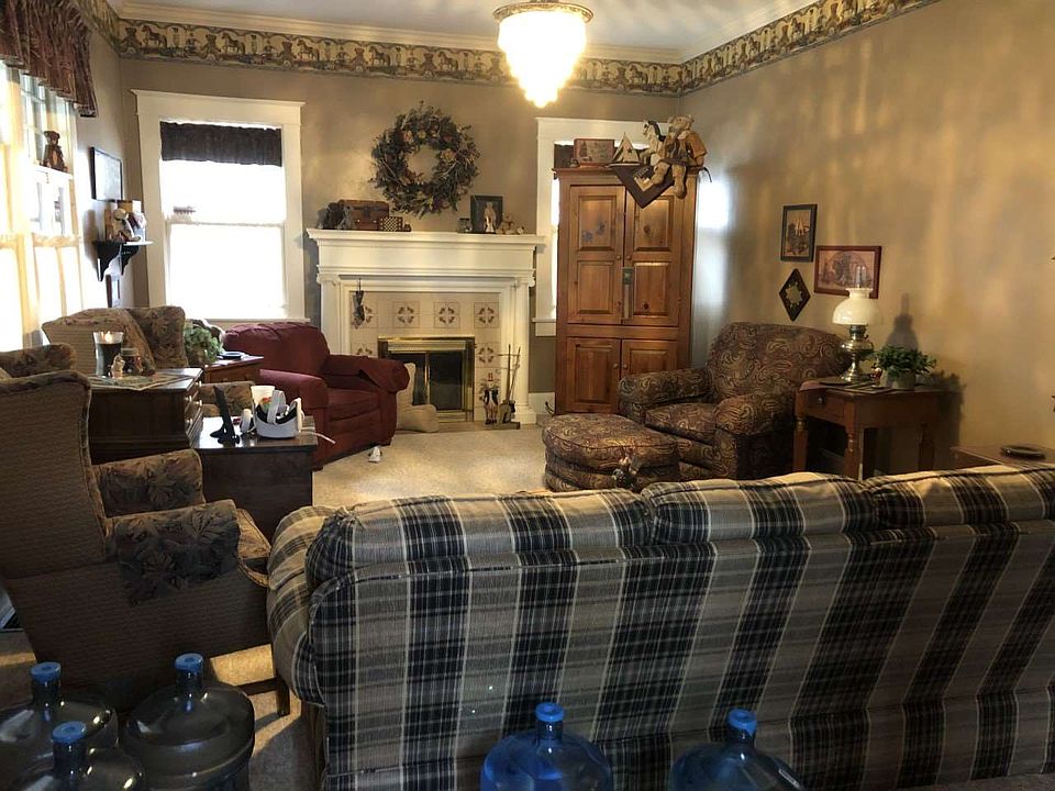 2nd image of 1921 S Center St