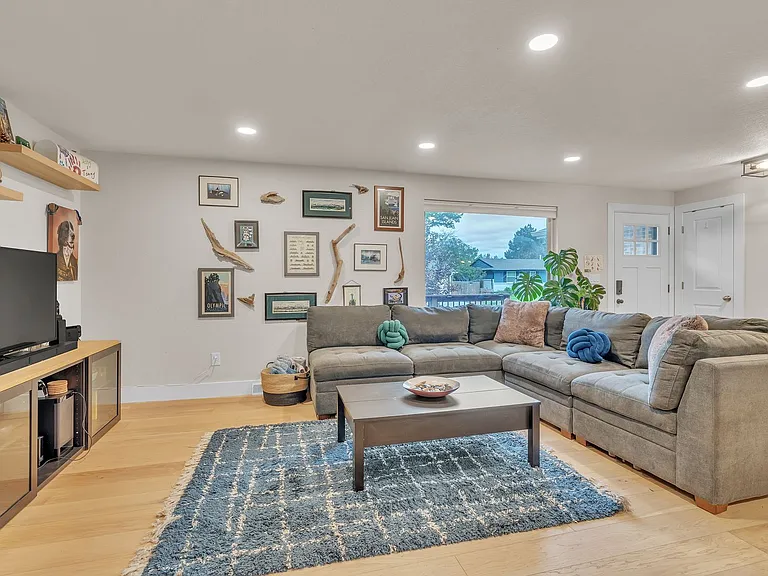 3163 S Boston Ct — Photo 8