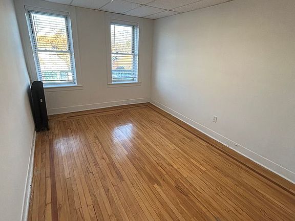5th image of 300 Elm Pl APT 3