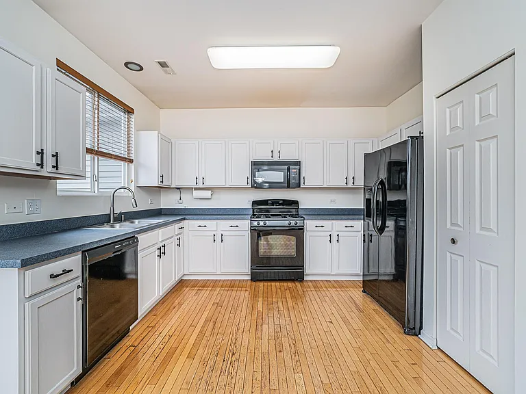 1060 Ellsworth Dr — Photo 18