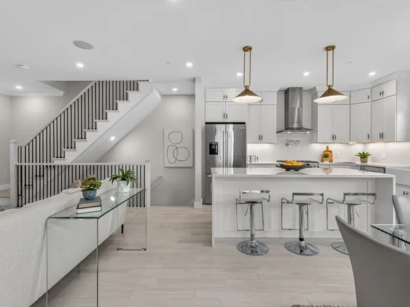 11-11B Lowell St, Arlington, MA 02476